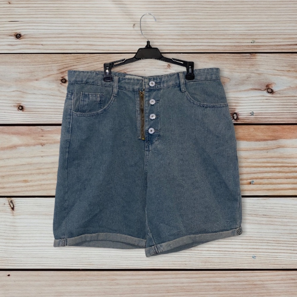 Vintage style light wash denim jean shorts